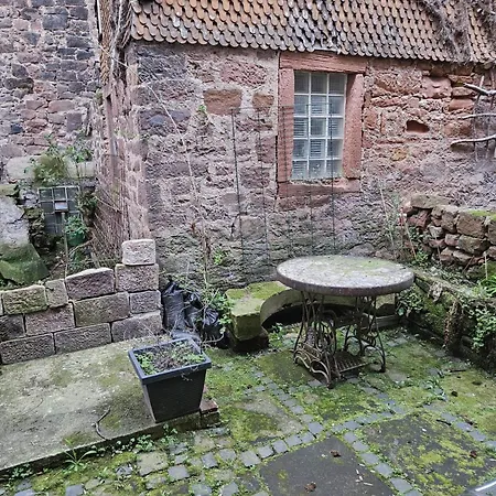 Rathausgasse Nyaraló